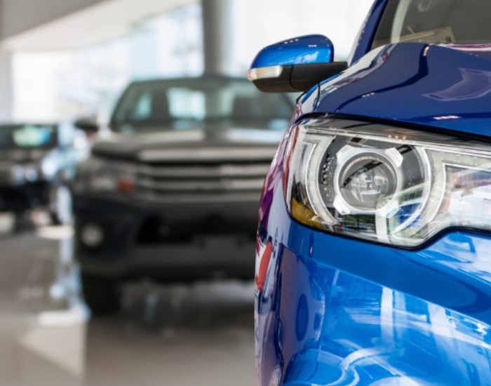 Véhicules en atelier dans le garage auto Ecopneu